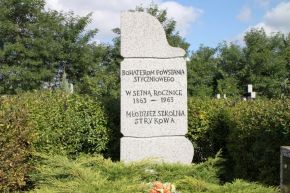 Pomniki na cmentarzu katolickim w Strykowie